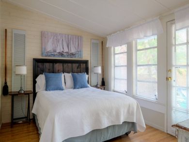 Charming Updated Cottage on Anna Maria Island